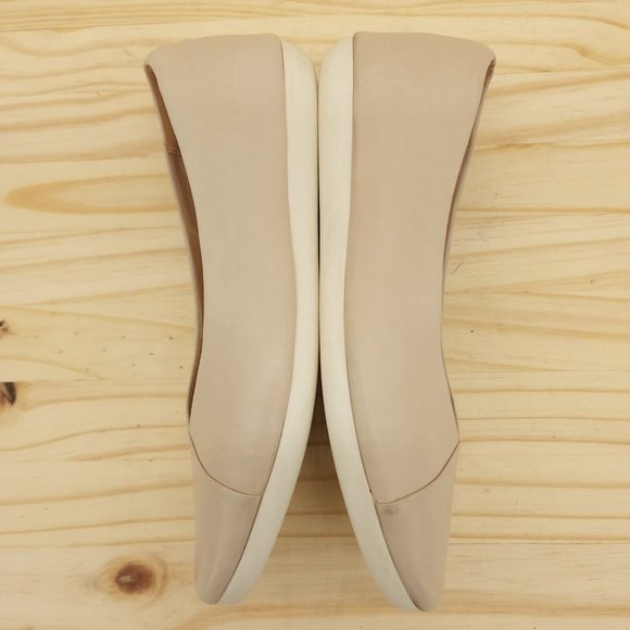 Clarks Womens Ballet Flats Sz 8 M Tan Leather Slip On Chic Comfort Shoes - Picture 6 of 9